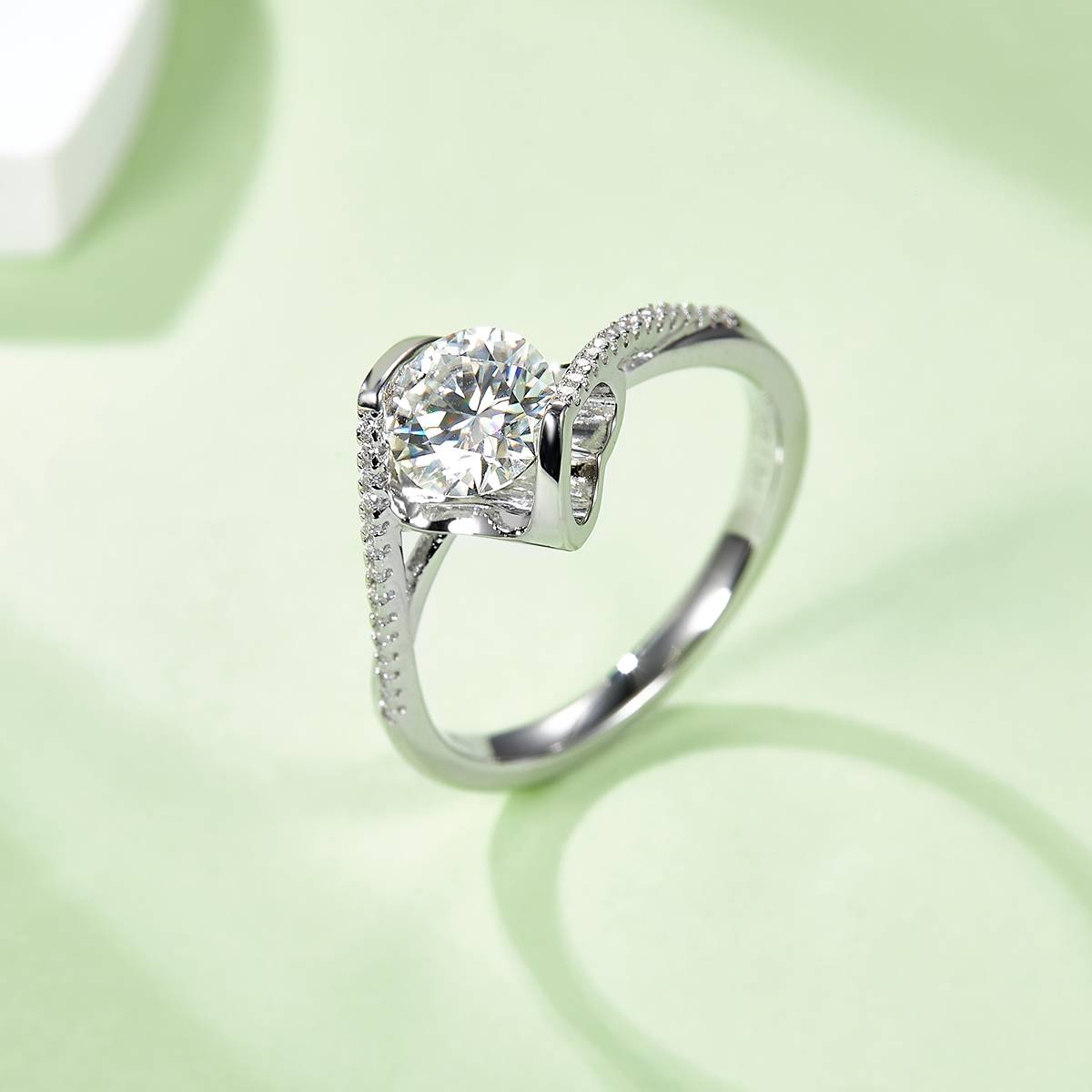 Twisted arm micro inlaid angel kiss S925 silver plated platinum Moissanite women's ring 1 carat D-grade
